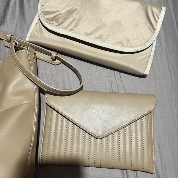 Jujube 24/7 Tote Diaper Bag in Driftwood - Picture 2 of 4